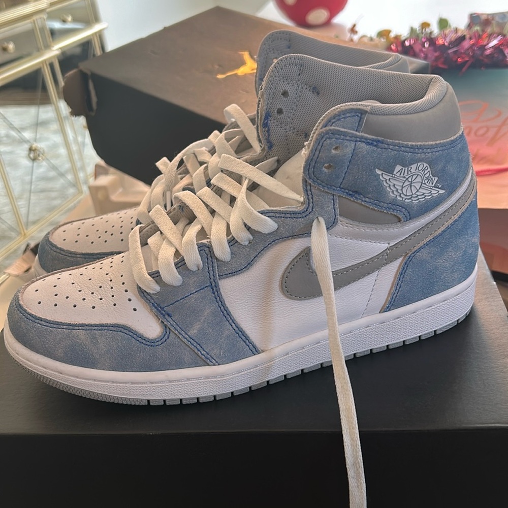 Jordan 1 High Hyper Royals